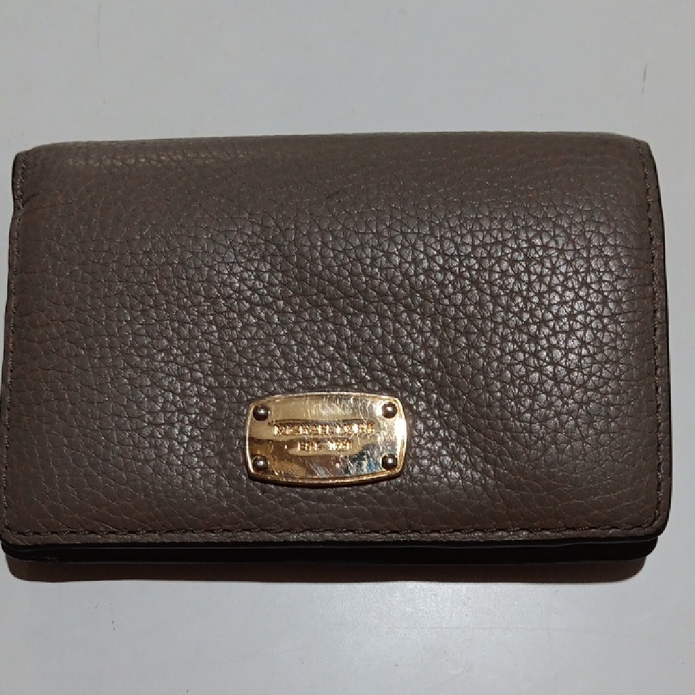 Michael Kors Bifold Organizing Wallet Pebbled Leather Gray and Gold EUC